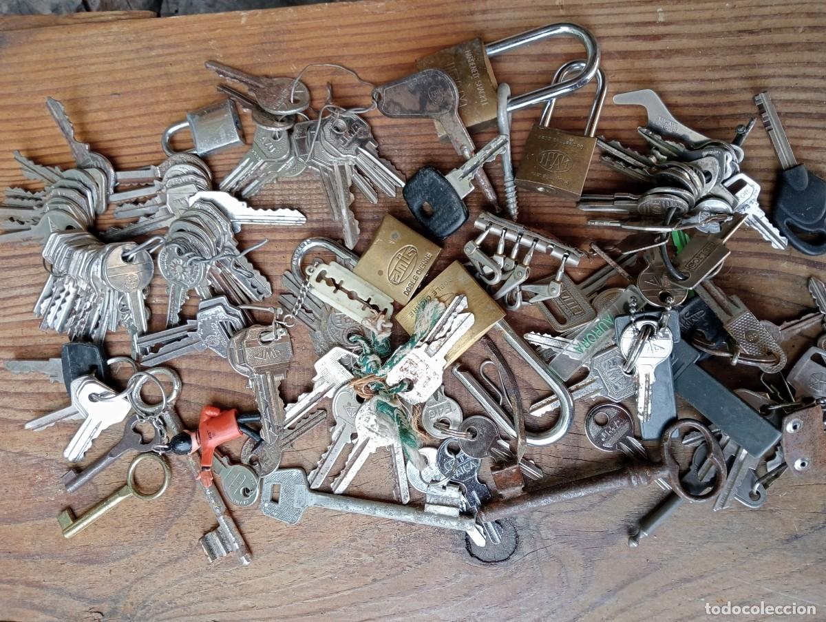 Antig&uuml;edades: LOTE LLAVES , PEQUE&Ntilde;AS,PLANAS,ETC...LO DE LA FOTO