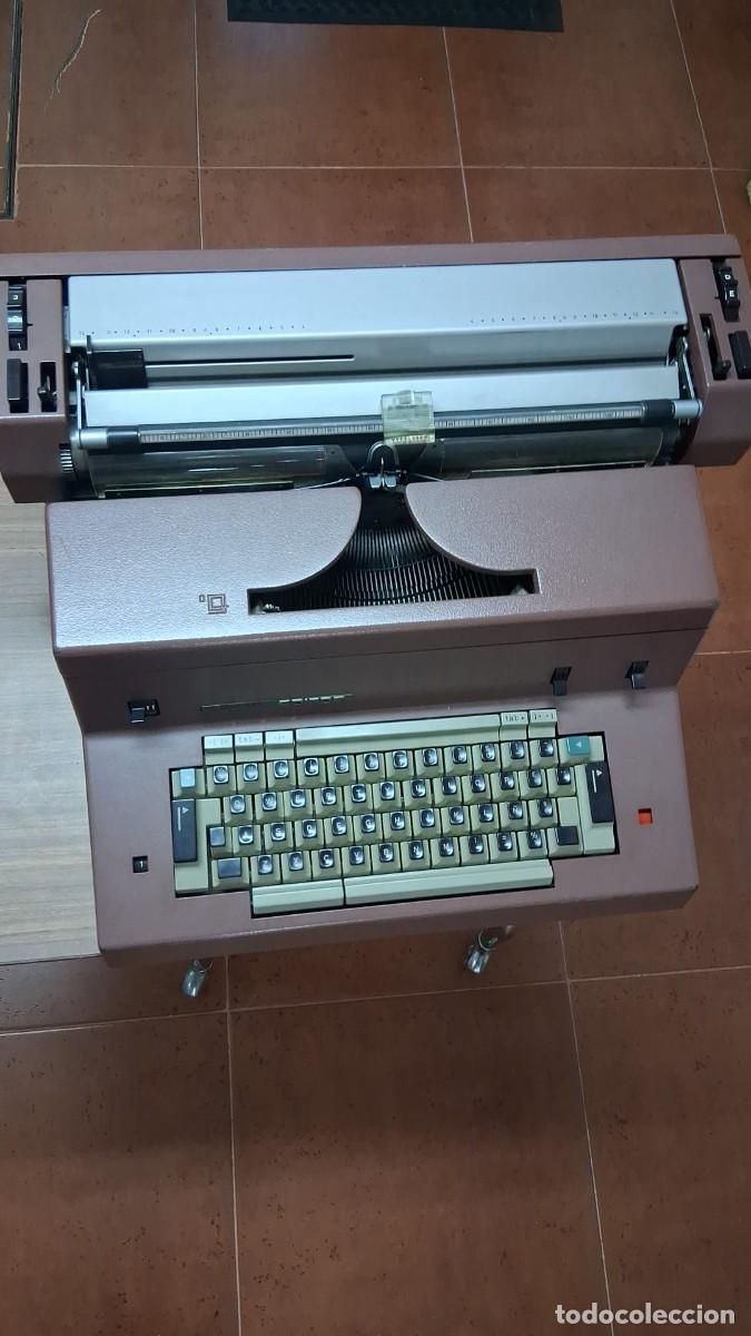 Antig&uuml;edades: M&Aacute;QUINA DE ESCRIBIR EL&Eacute;CTRICA OLIVETTI EDITOR CON MESA SOPORTE Y FUNDA (PARA RESTAURAR)