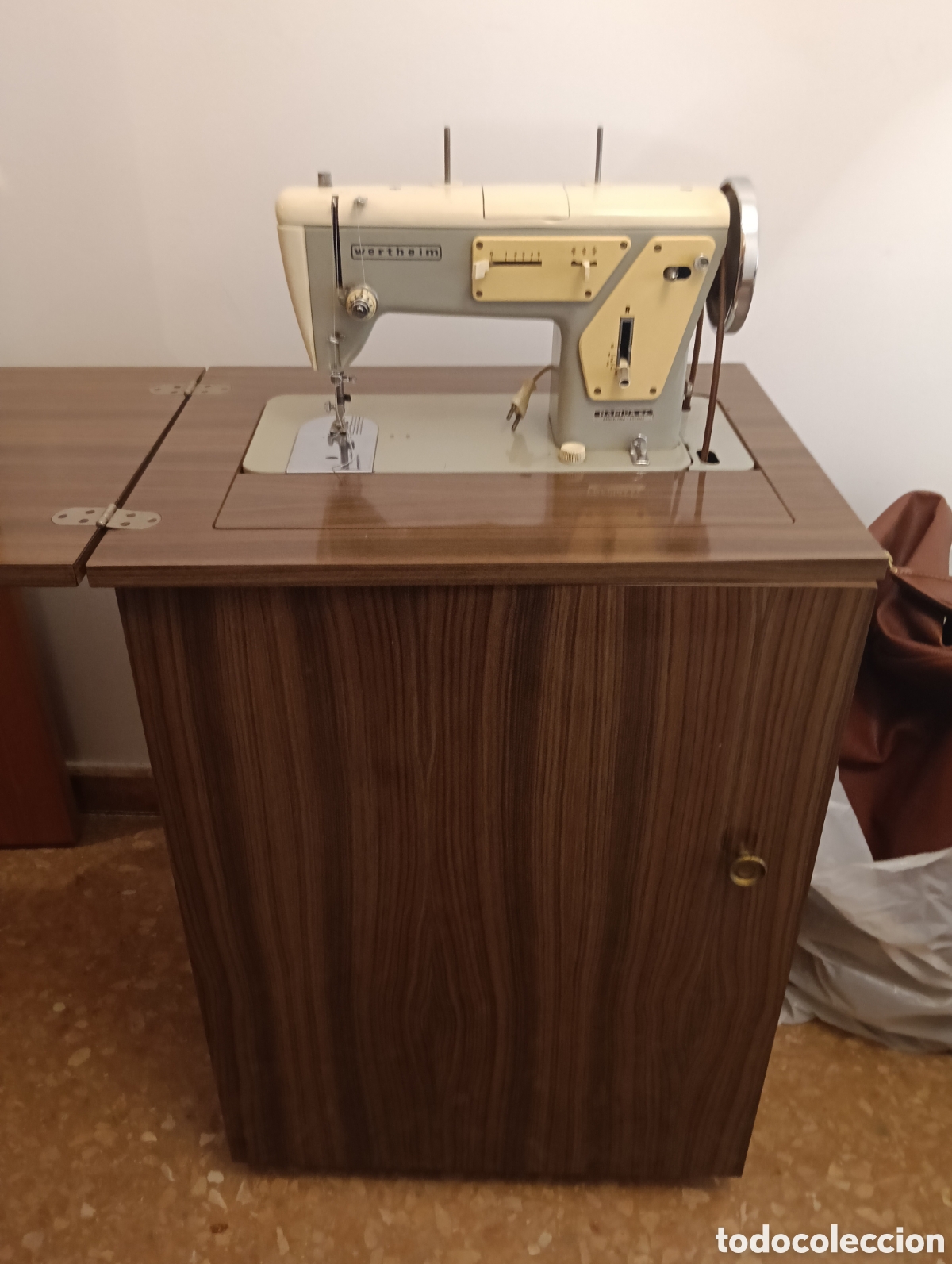 Antig&uuml;edades: M&aacute;quina de coser WERTHEIM vintage con mueble original &ndash; a&ntilde;os 60/70