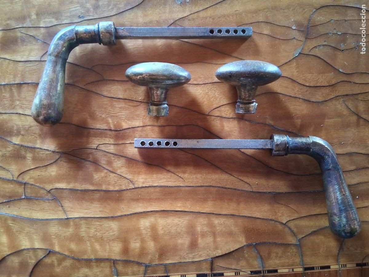 Antig&uuml;edades: 2 Antiguas manivelas con pomo tirador de bronce para puerta cerrajer&iacute;a