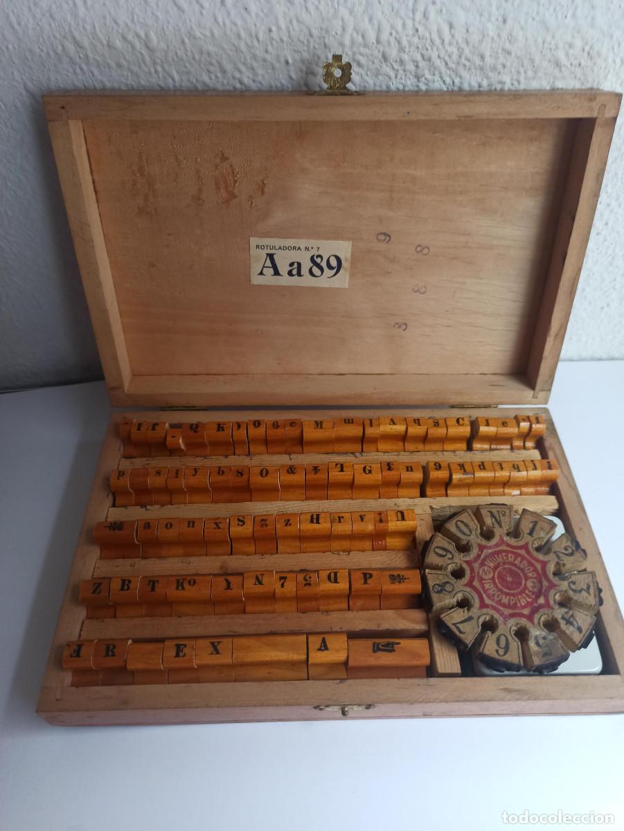 Antig&uuml;edades: Imprenta rotuladora de madera a&ntilde;os 60&acute;s ( rotuladora 7 Aa 89 )