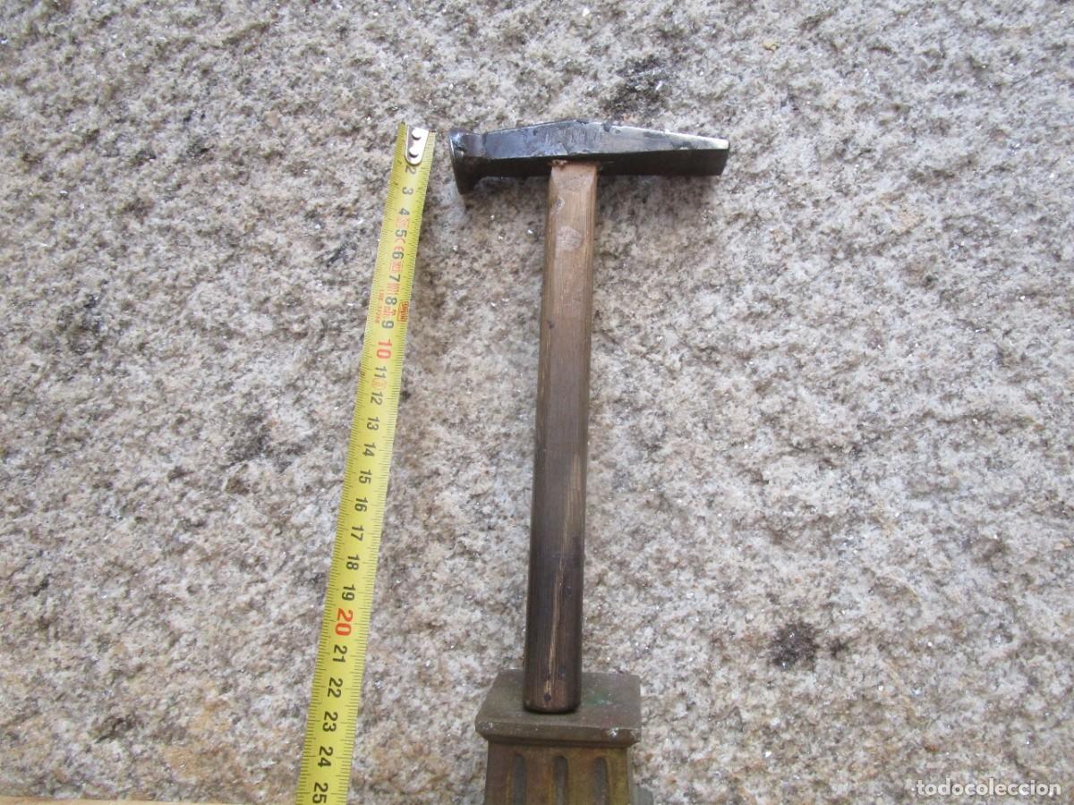 Antig&uuml;edades: MARTILLO DE ZAPATERO TAPICERO ETC - 250GR, HERRAJE EN BUENA CONSERVACI&Oacute;N, CABEZA Y COLA SIN DEFORMAR
