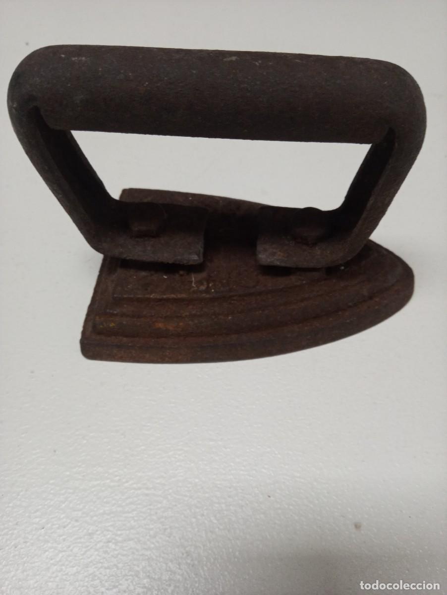 Antig&uuml;edades: Planchas muy antiguas y soporte - Foto 2