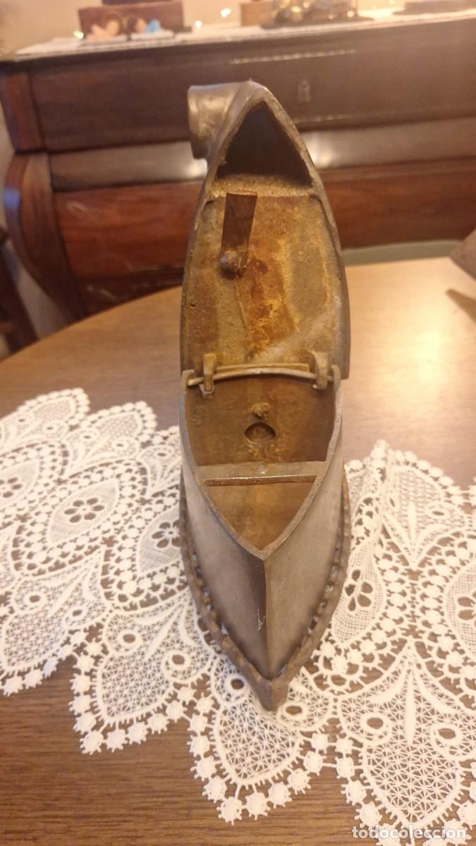 Antig&uuml;edades: Plancha de Carb&oacute;n de Chimenea con Soporte Calado - Foto 7