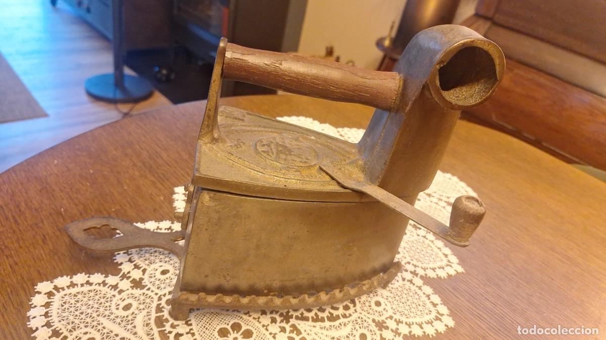 Antig&uuml;edades: Plancha de Carb&oacute;n de Chimenea con Soporte Calado - Foto 8