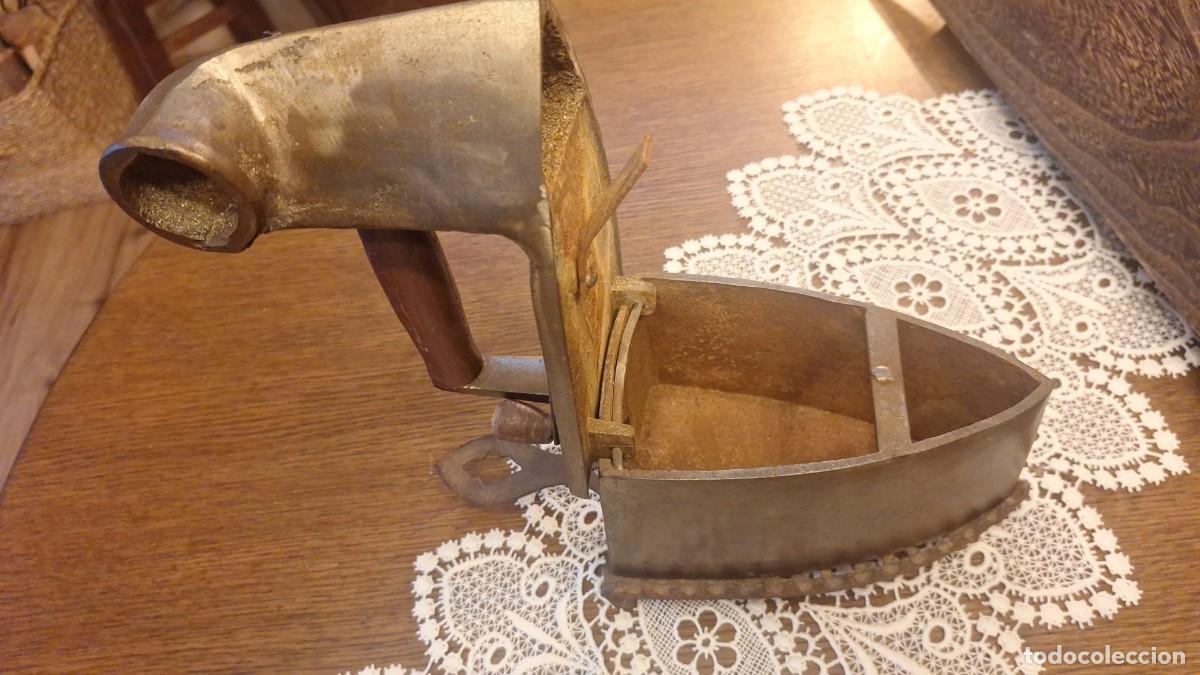 Antig&uuml;edades: Plancha de Carb&oacute;n de Chimenea con Soporte Calado - Foto 10