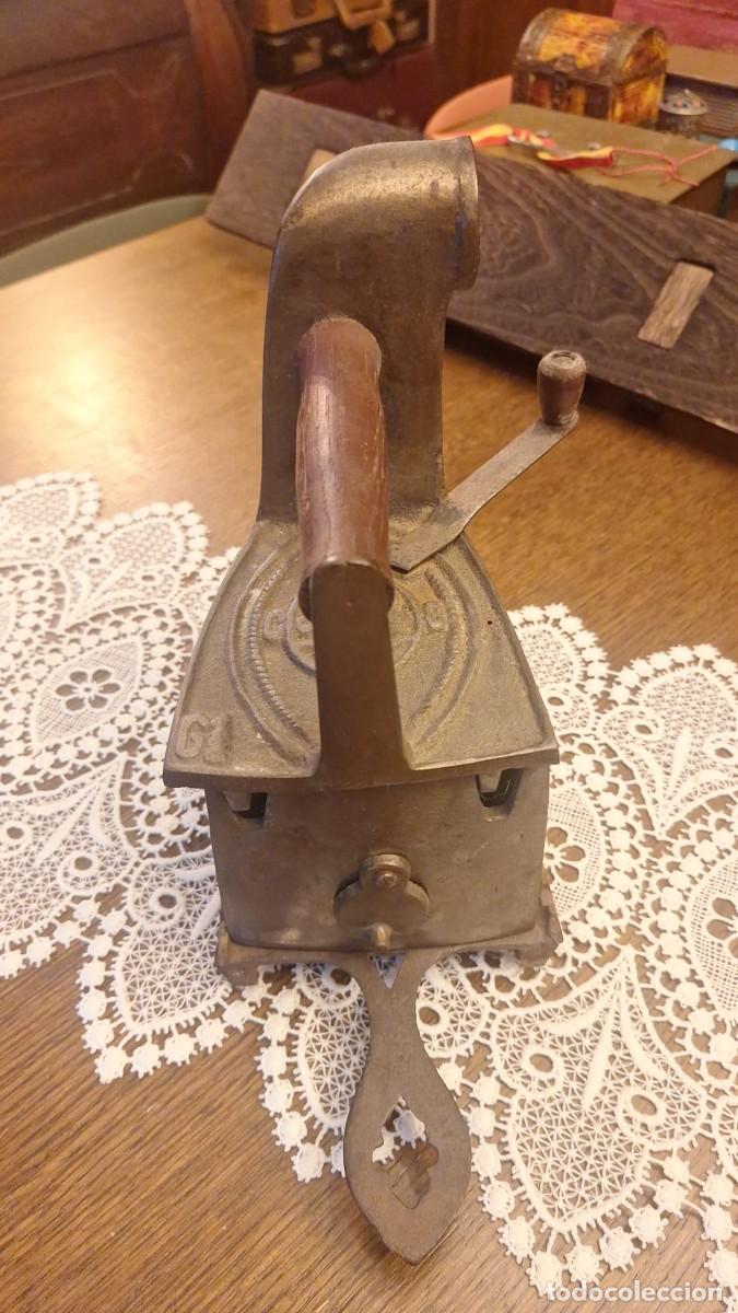 Antig&uuml;edades: Plancha de Carb&oacute;n de Chimenea con Soporte Calado - Foto 11