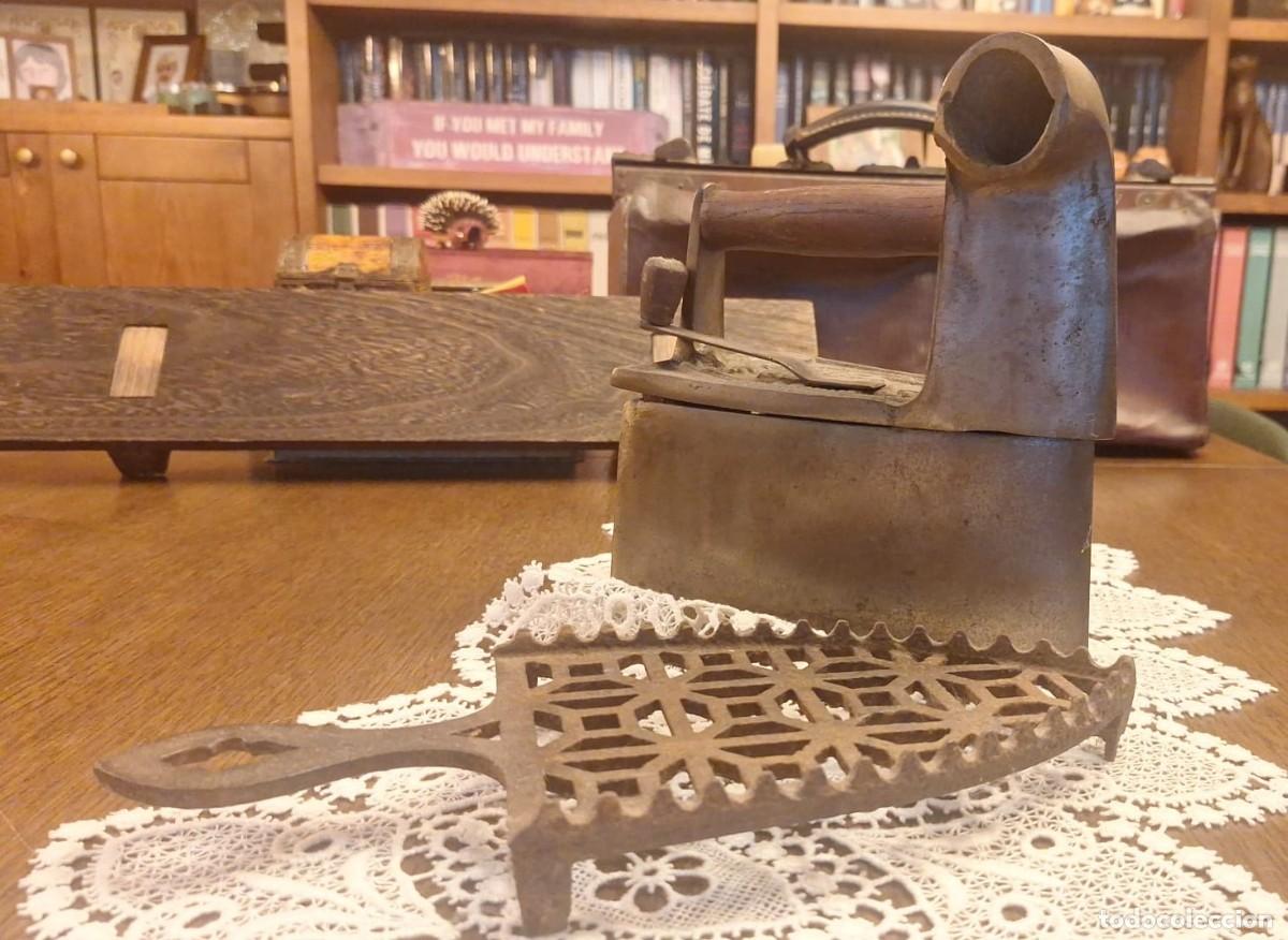 Antig&uuml;edades: Plancha de Carb&oacute;n de Chimenea con Soporte Calado - Foto 3