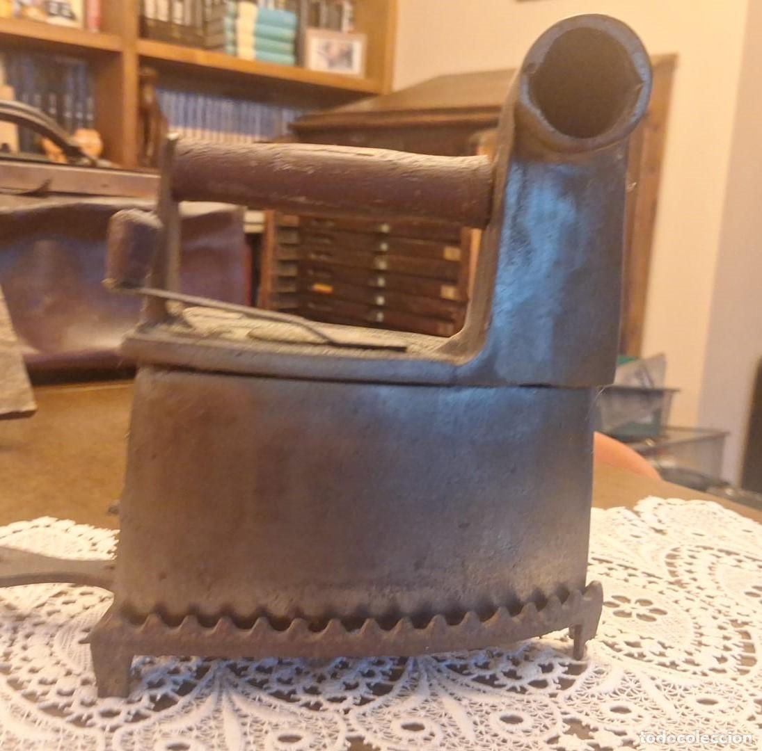 Antig&uuml;edades: Plancha de Carb&oacute;n de Chimenea con Soporte Calado - Foto 5