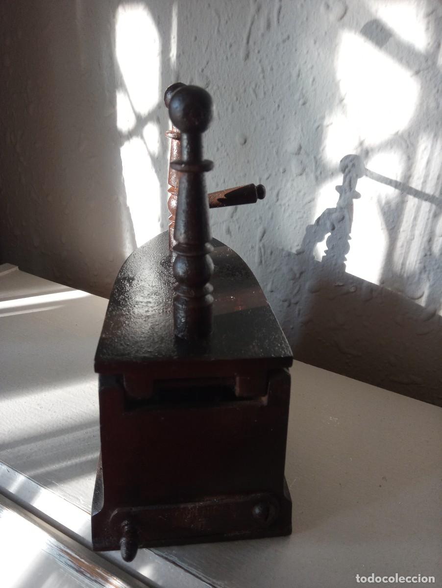 Antig&uuml;edades: ANTIGUA PLANCHA DE HIERRO - Foto 4