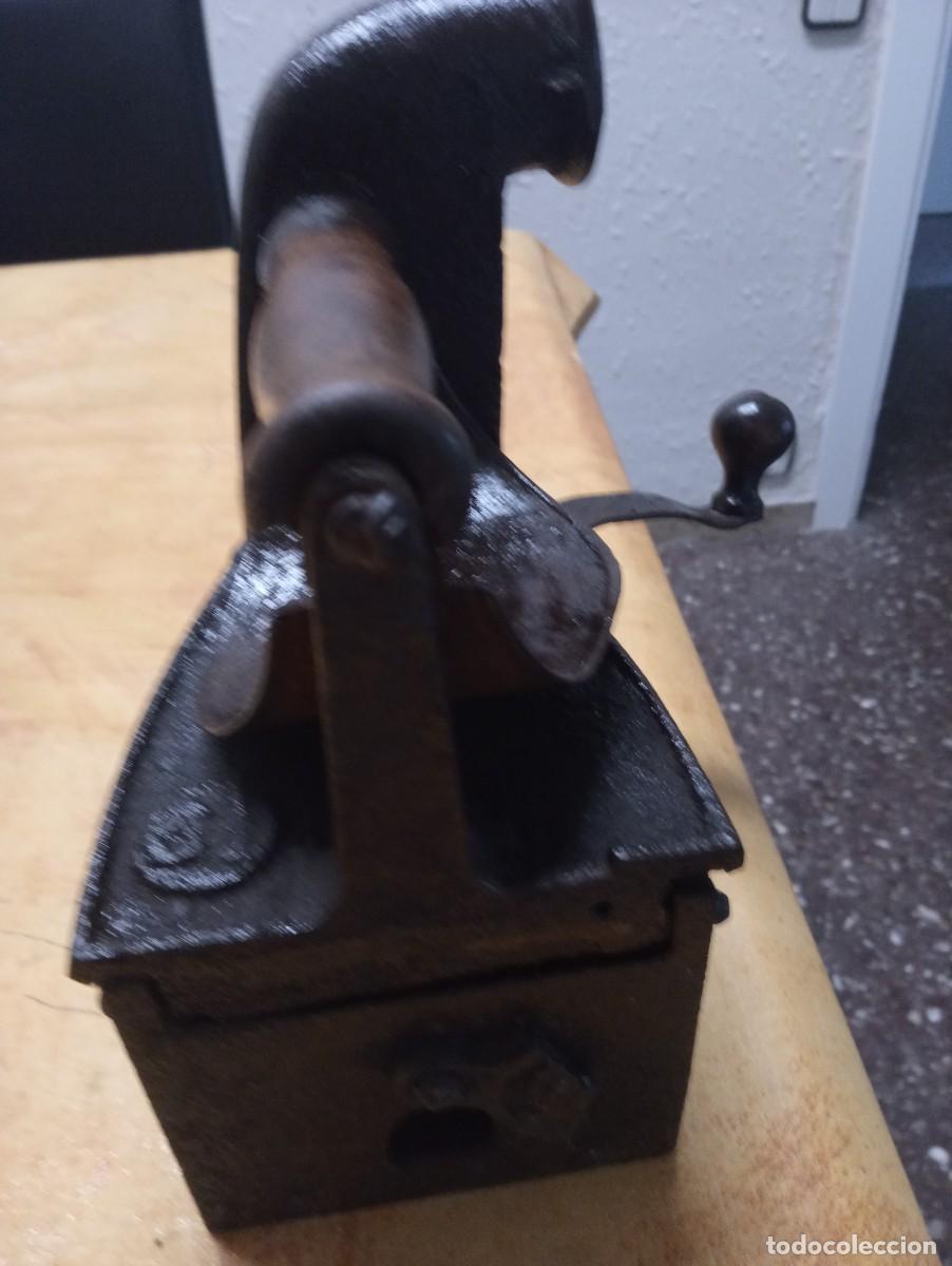 Antig&uuml;edades: Plancha muy antigua de chimenea - Foto 2