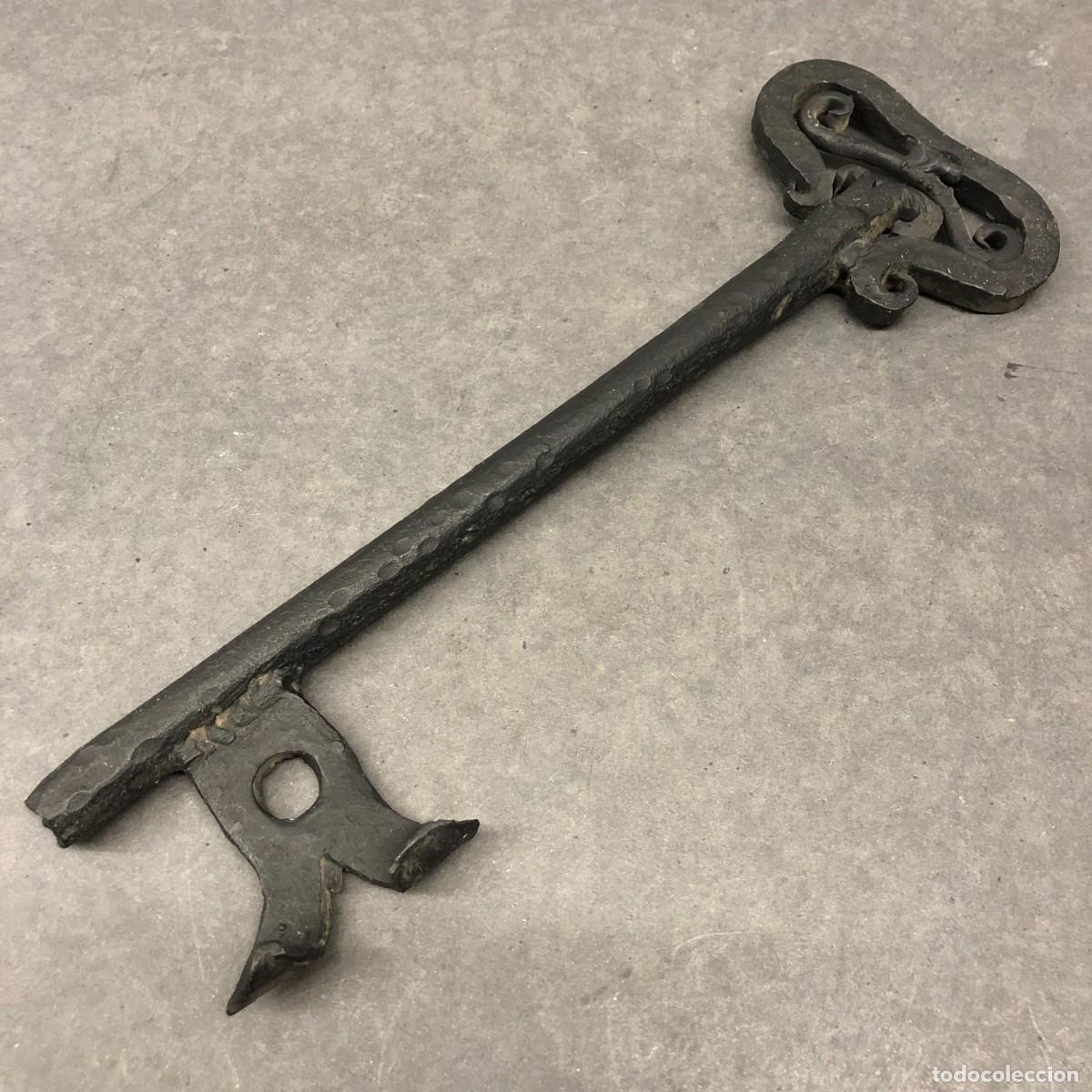 Antig&uuml;edades: ANTIGUA LLAVE DE HIERRO FORJADO - MUY GRANDE - HERRER&Iacute;A ART&Iacute;STICA TRADICIONAL - 31 X 14 CM / 436