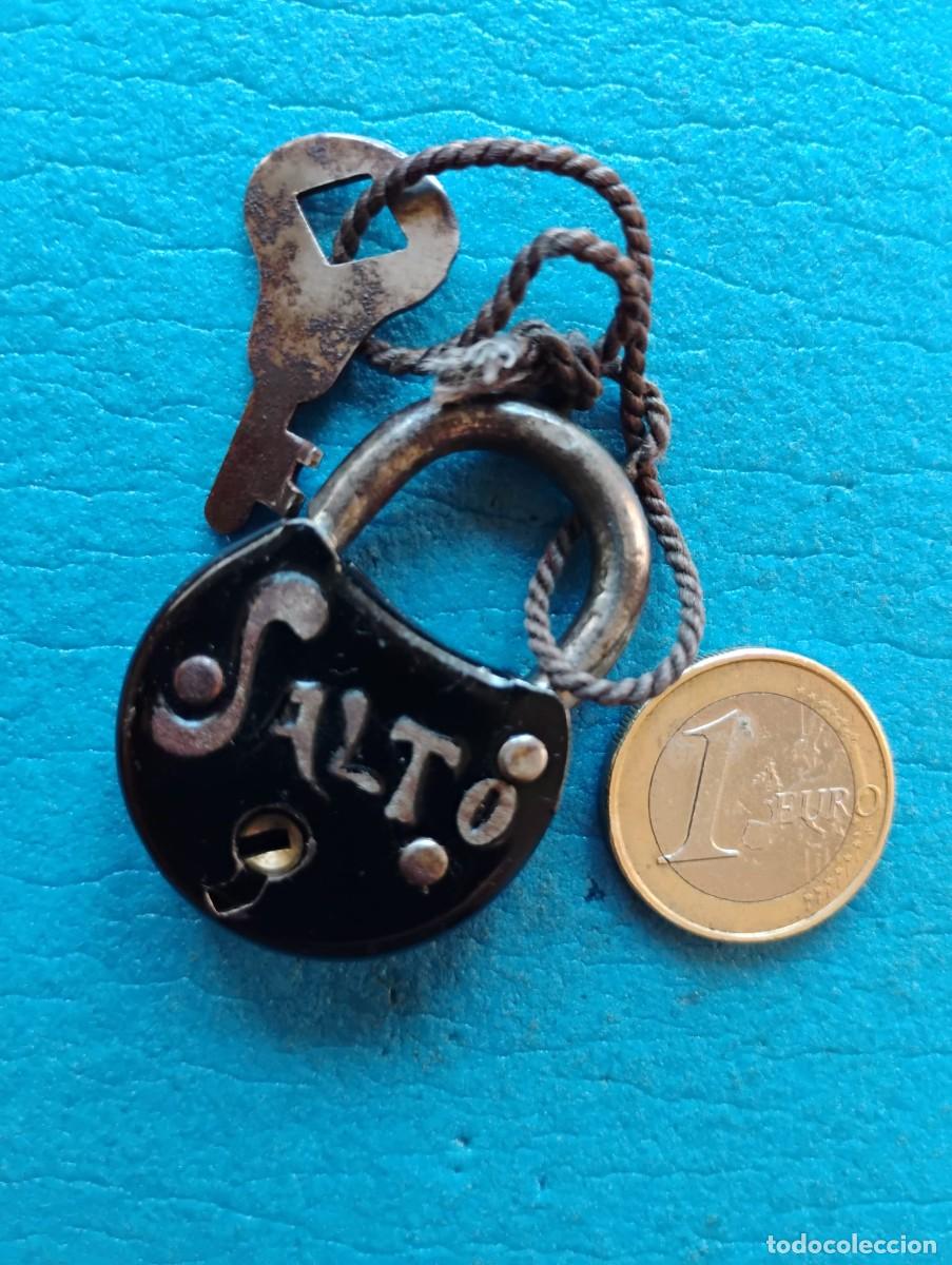 Antig&uuml;edades: ANTIGUO CANDADO SALTO - CON LLAVE