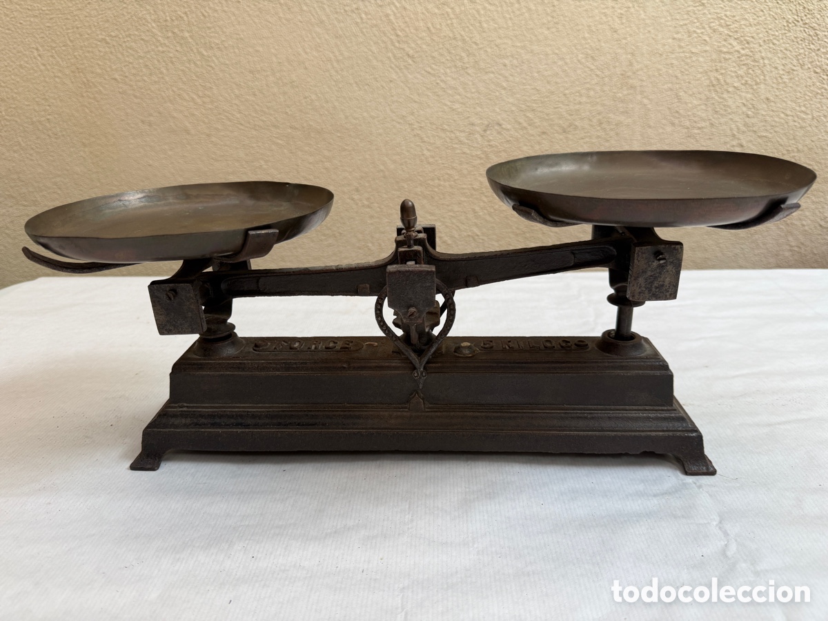 Antig&uuml;edades: Antigua balanza Roberval de hierro y lat&oacute;n &ndash; Force 5 Kilogs &ndash; principios s. XX