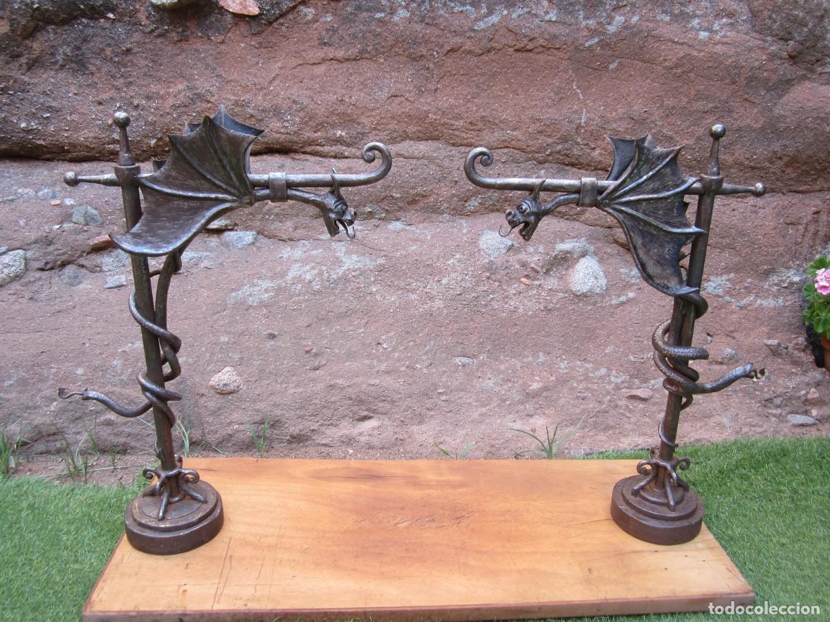 Antig&uuml;edades: Dragones de hierro forjado, pareja.