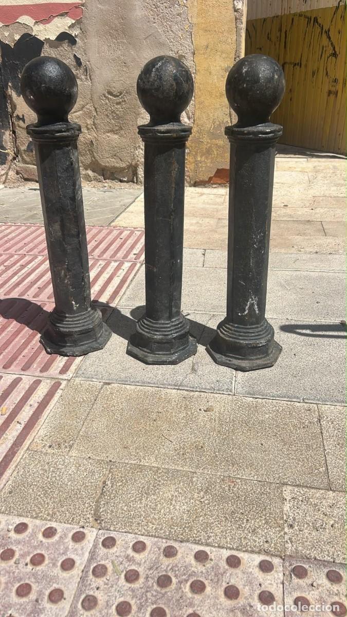 Antig&uuml;edades: BOLARDOS DE HIERRO FUNDIDO 3 UDS. DE 70 CMS. DE ALTO TOTAL Y DIAMETRO DE 19 CMS.