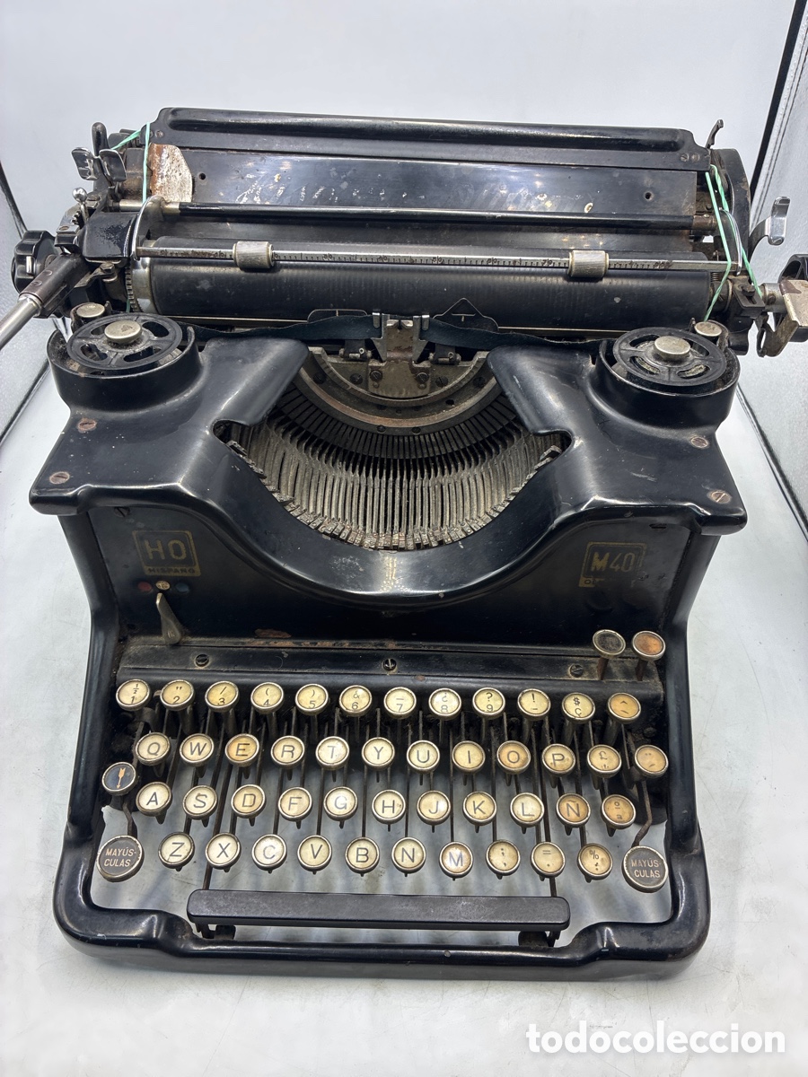 Antig&uuml;edades: M&aacute;quina de escribir Hispano Olivetti M 40.