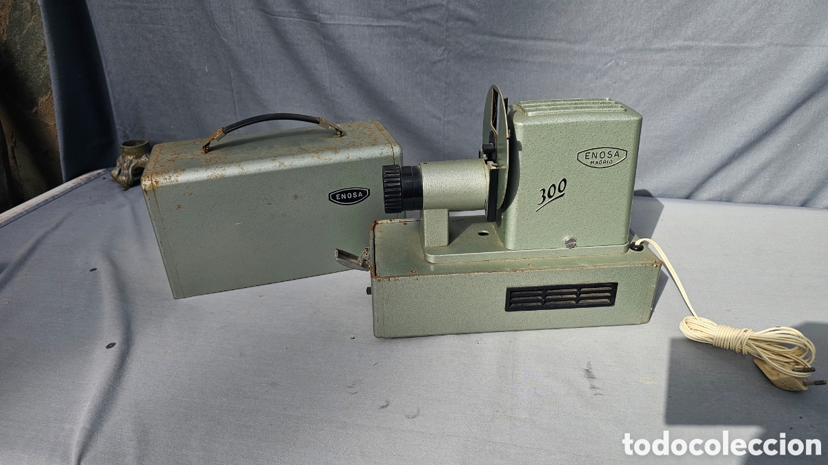 Antig&uuml;edades: proyector de diapositivas vintage Enosa 300 de fabricaci&oacute;n espa&ntilde;ola
