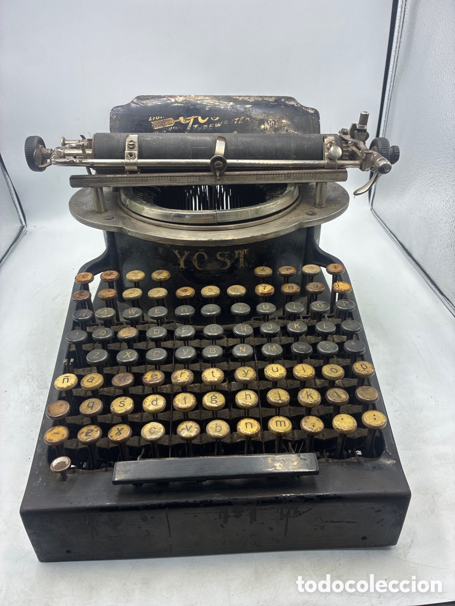 Antig&uuml;edades: M&aacute;quina de escribir Yost.
