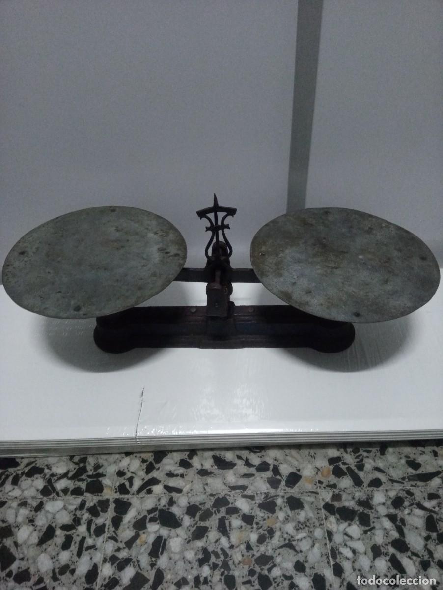 Antig&uuml;edades: BALANZA MUY ANTIGUA DE COMERCIOA