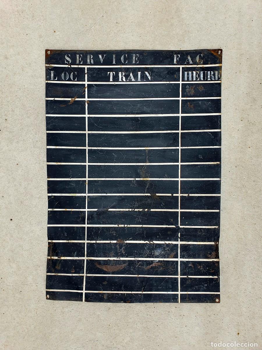 Antig&uuml;edades: Panel de estaci&oacute;n de tren. Horarios. 1940. - Foto 5