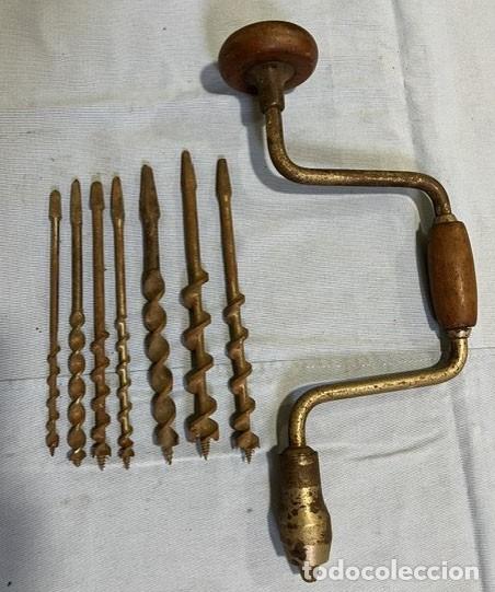 Antig&uuml;edades: Lote de un berbiqui con siete brocas