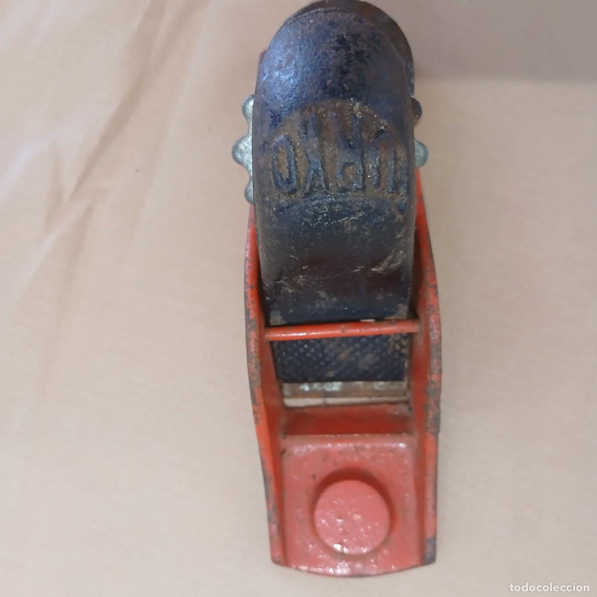 Antig&uuml;edades: Antiguo y peque&ntilde;o cepillo de carpintero marca urko