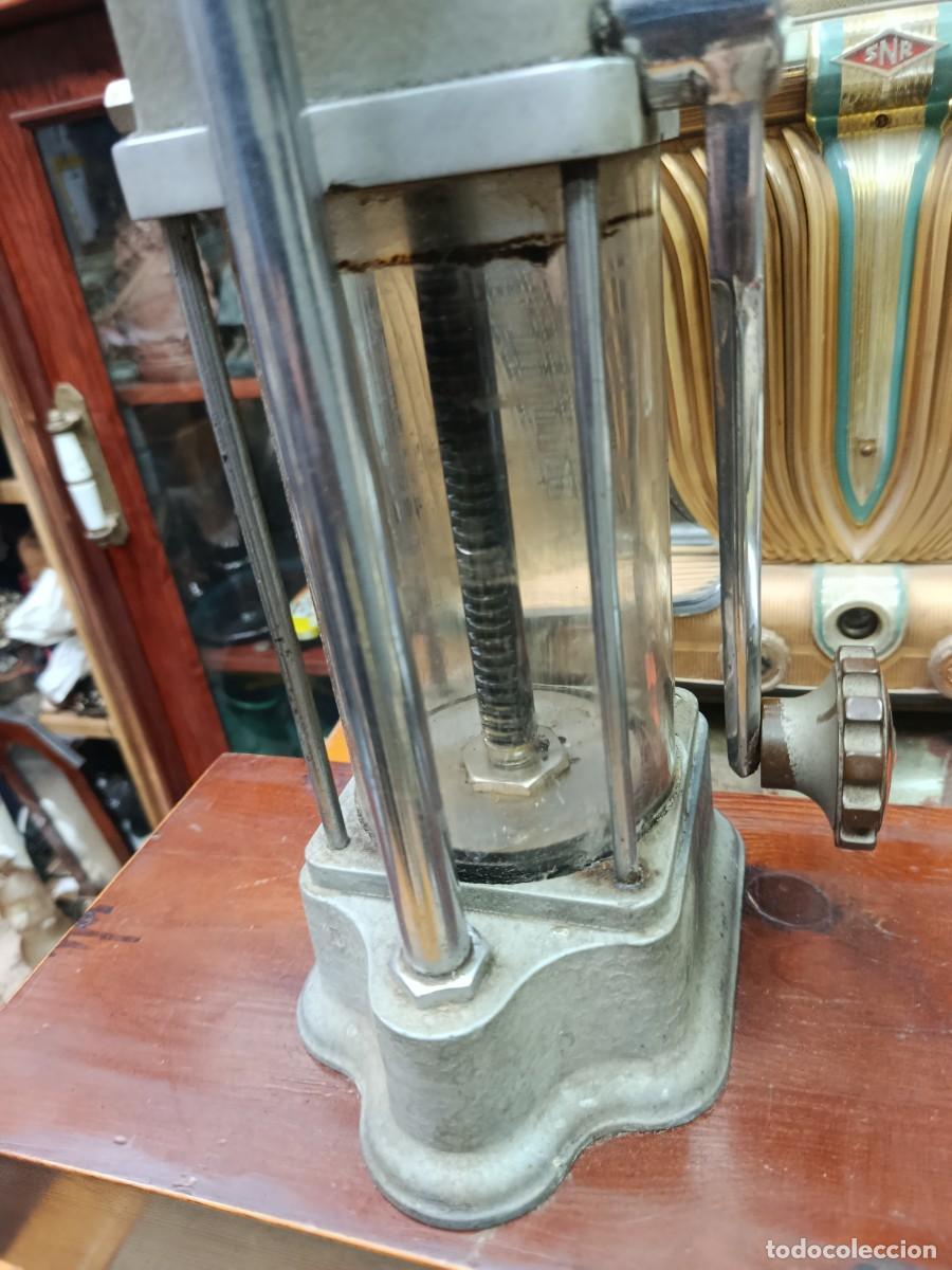 Antig&uuml;edades: Expendedor de aceite Solenry, funciona.A&ntilde;os 40. - Foto 13