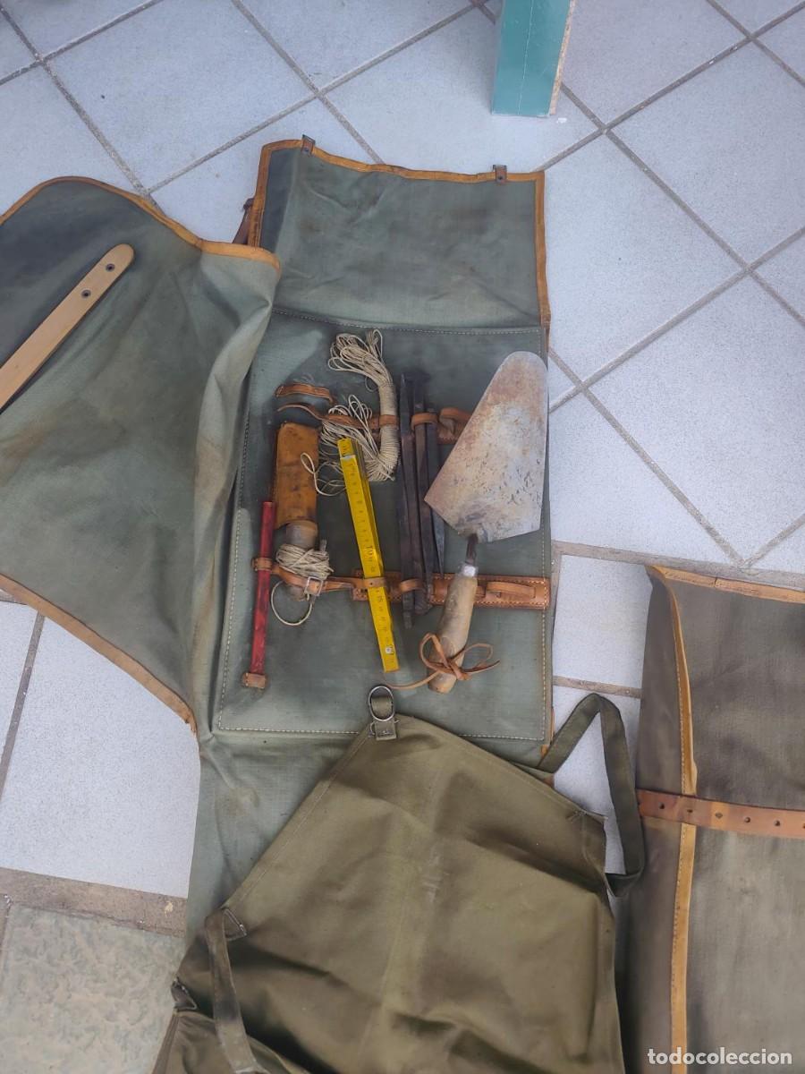Antig&uuml;edades: juego de herramientas antiguas de carpintero individual y alba&ntilde;il individual de la guardia civil