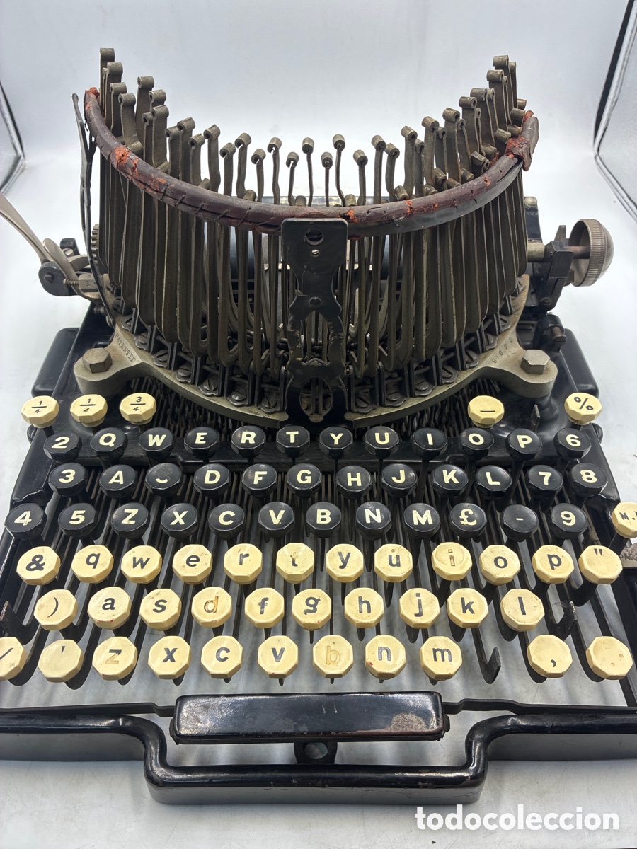 Antig&uuml;edades: M&aacute;quina de escribir Royal Barlock.