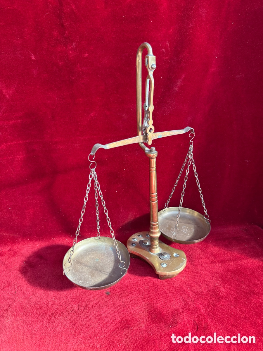 Antig&uuml;edades: Bonita y antigua balanza de bronce con pesos!