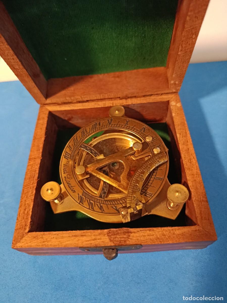 Antig&uuml;edades: BRUJULA NAUTICA DE SOL EN CAJA DE MADERA