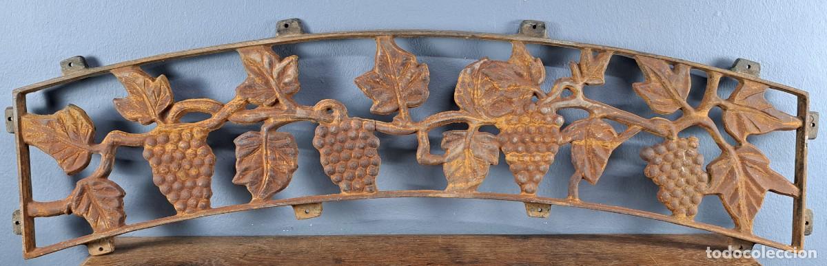 Antig&uuml;edades: Panel decorativo de hierro fundido con racimos de uva