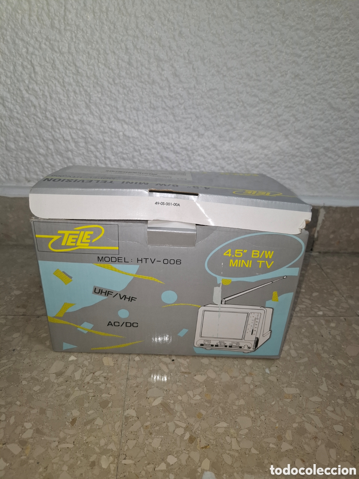 Antig&uuml;edades: Mini Televisi&oacute;n Port&aacute;til Vintage Tele HTV-006 de 4.5&rdquo; (Con Caja y Accesorios)