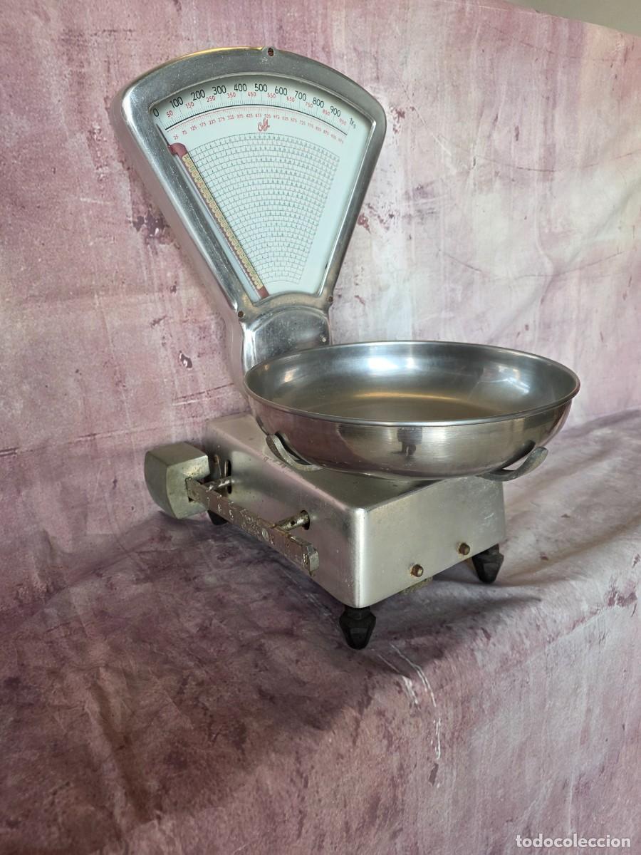 Antig&uuml;edades: B&aacute;scula de cocina y comercio vintage de la marca Cely