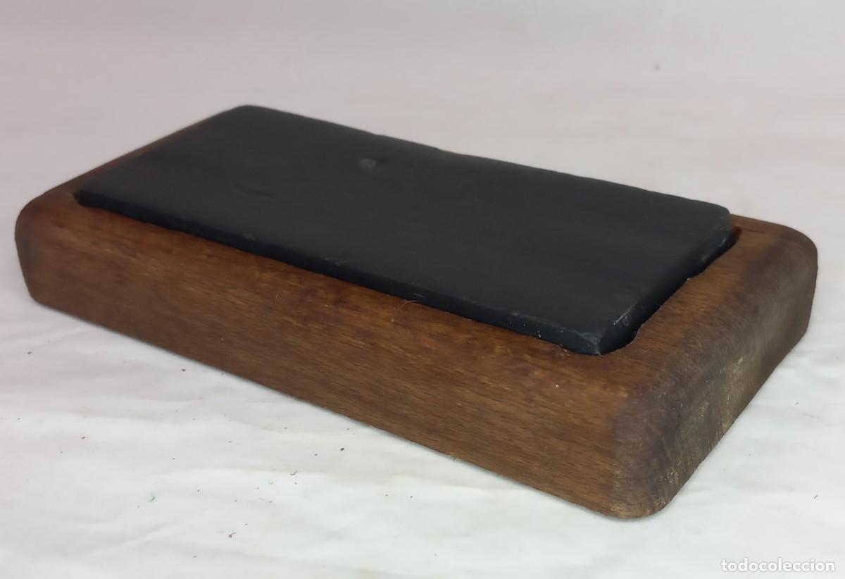 Antig&uuml;edades: ANTIGUA PIEDRA DE ACEITE DE AFILAR , ESMERIL CON CAJA DE MADERA