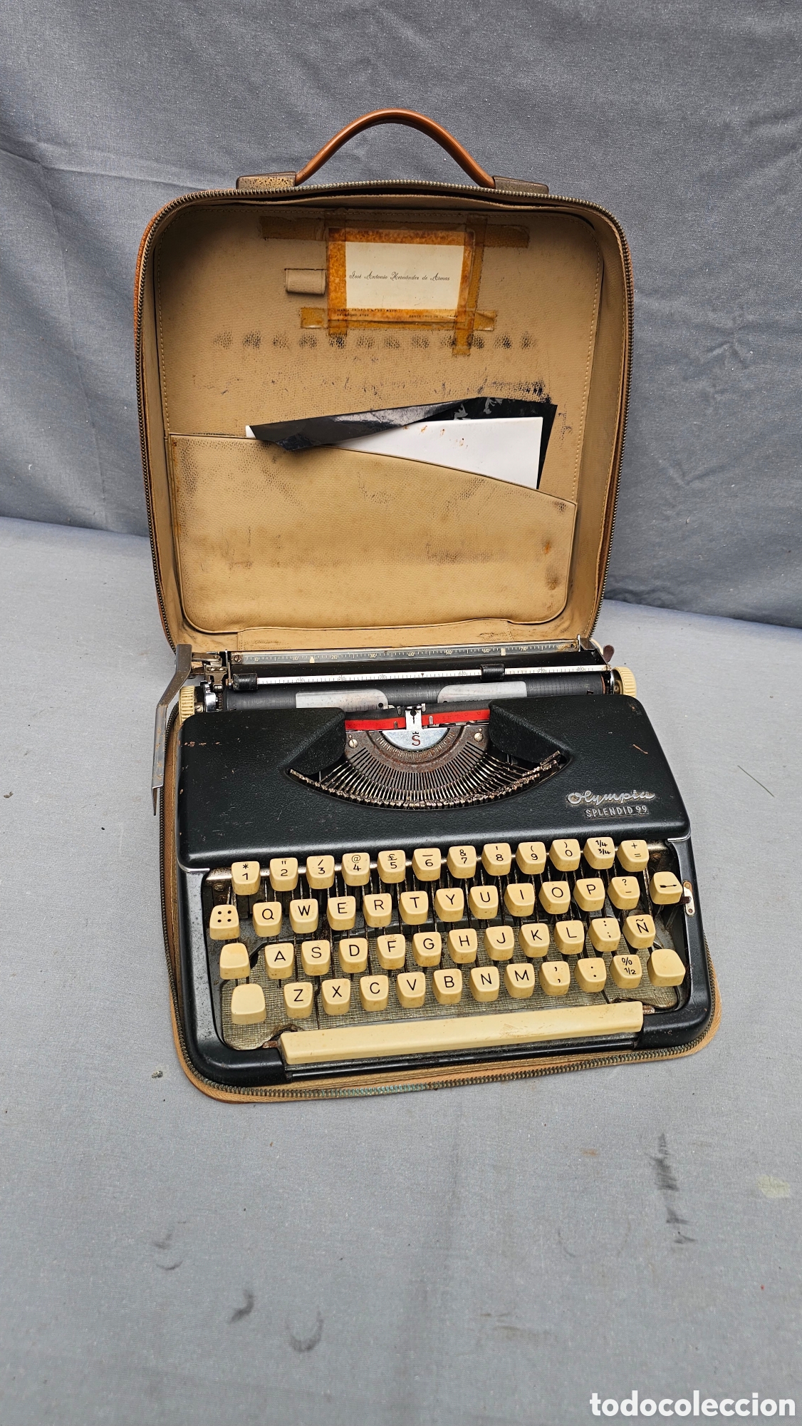 Antig&uuml;edades: m&aacute;quina de escribir port&aacute;til vintage Olympia Splendid 99