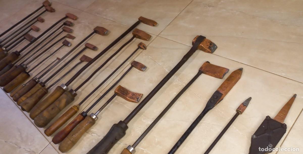 Antig&uuml;edades: UNICA E IRREPETIBLE COLECCION DE 24 SOLDADORES DE ESTA&Ntilde;O , CAUTIN DE MARTILLO DEL HOJALATERO, LATERO