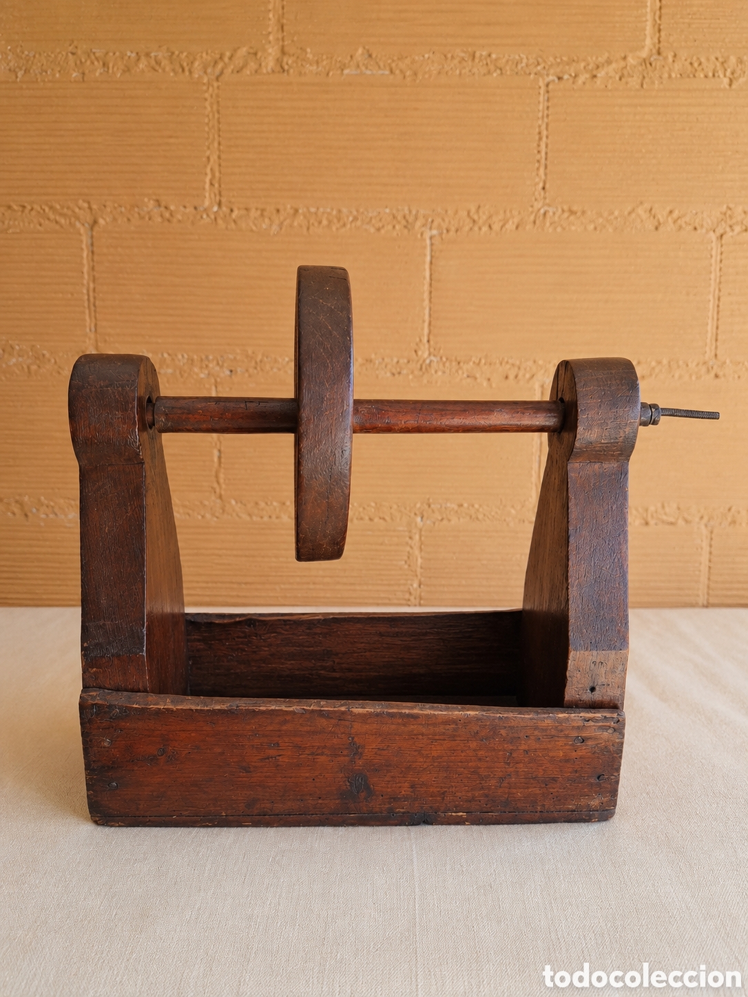 Antig&uuml;edades: ANTIGUO BOBINADOR / DEVANADOR MANUAL DE HILO EN MADERA &ndash; &Uacute;TIL TEXTIL ETNOGR&Aacute;FICO