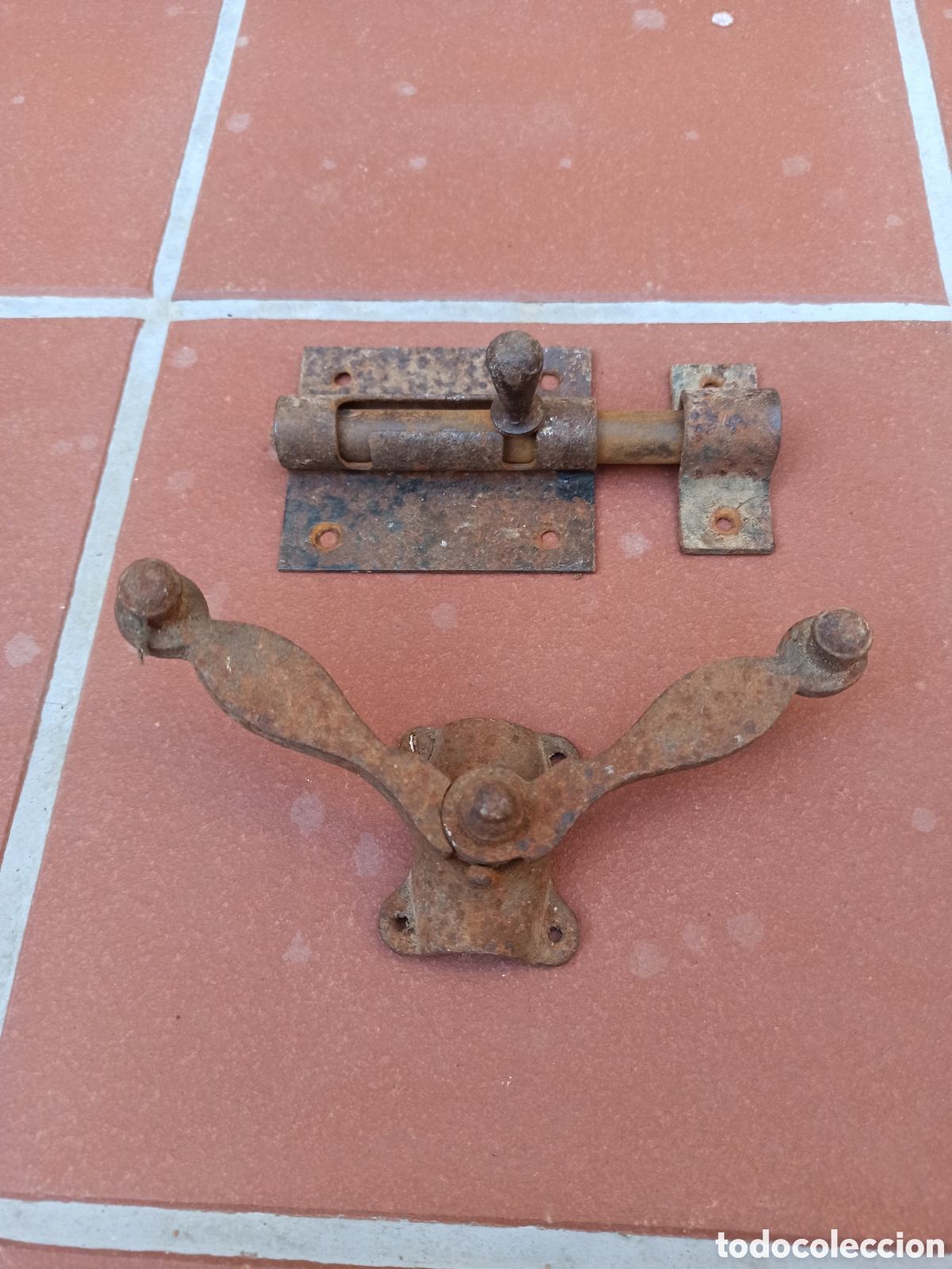 Antig&uuml;edades: Lote de pestillos de forja