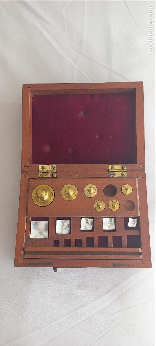 Antig&uuml;edades: Juego de pesas para balanza de precisi&oacute;n, fabricado en Rotterdam (Holanda) por BECKER'S SONS.