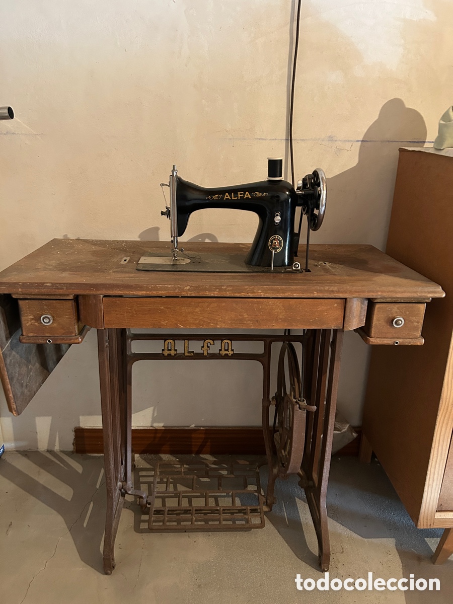 Antig&uuml;edades: m&aacute;quina de coser ALFA de Eibar - Foto 3