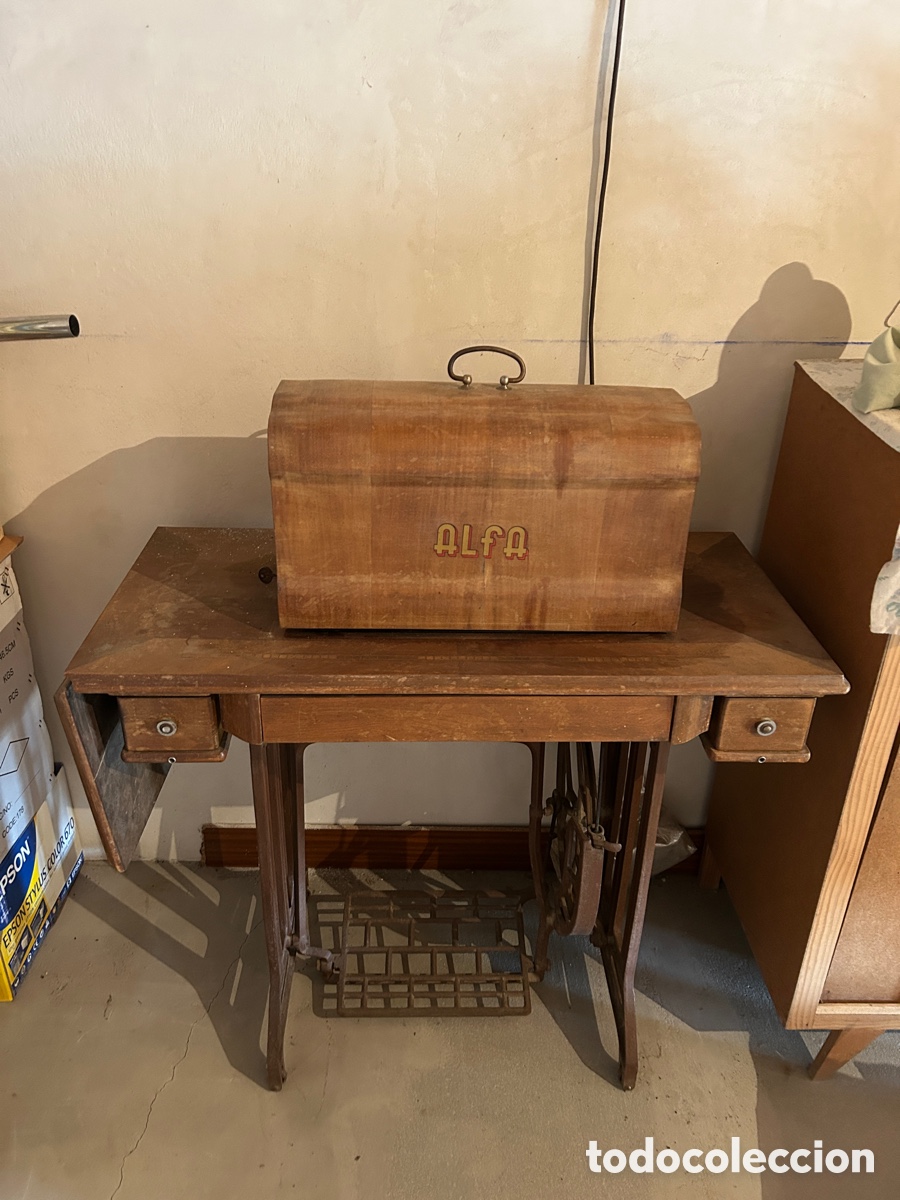 Antig&uuml;edades: m&aacute;quina de coser ALFA de Eibar