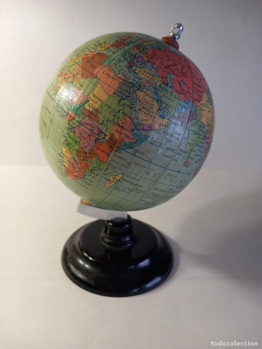 Antig&uuml;edades: Globo terr&aacute;queo,( terrestre), bola del mundo de peque&ntilde;o formato R&auml;ths de 1975