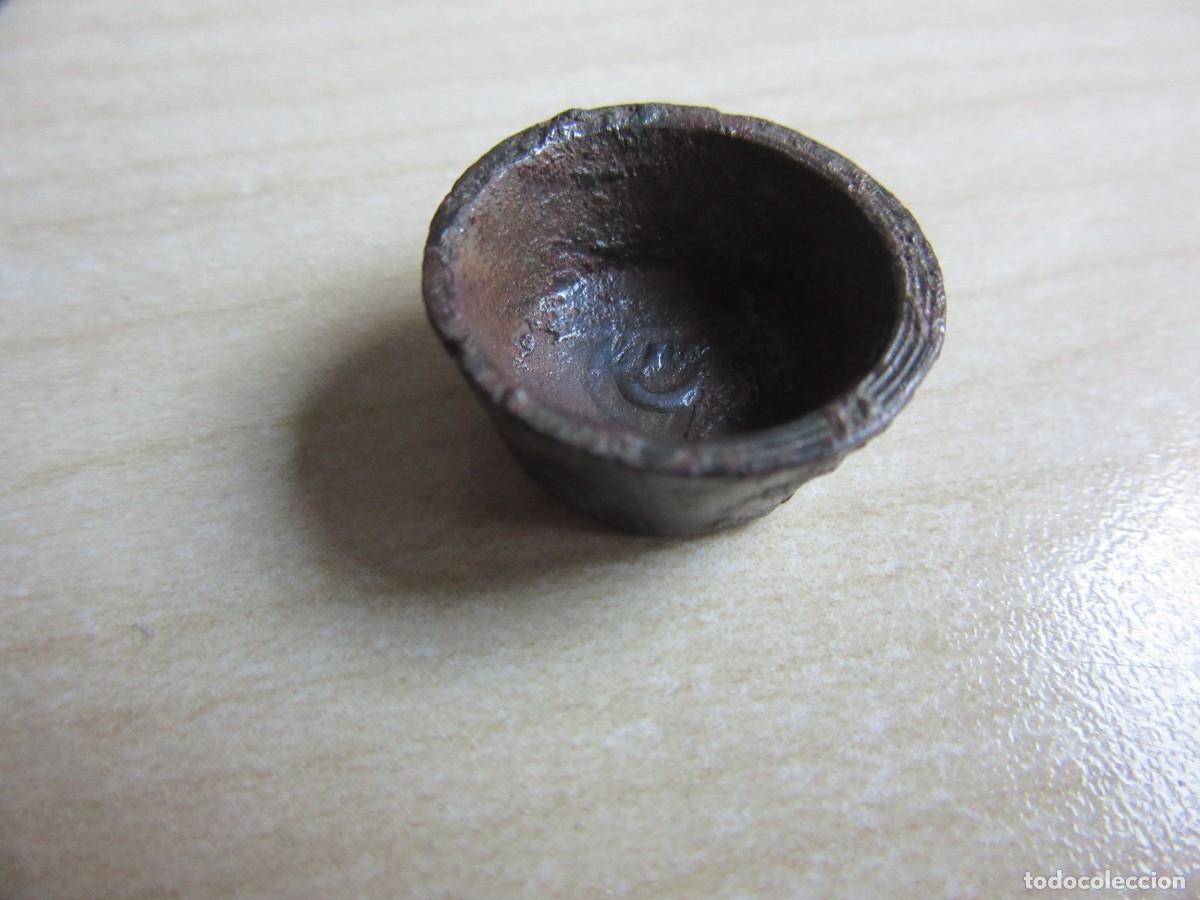 Antig&uuml;edades: Ponderal anidado Di&aacute;metro externo 2cm Peso 7 gr Posible S XVIII