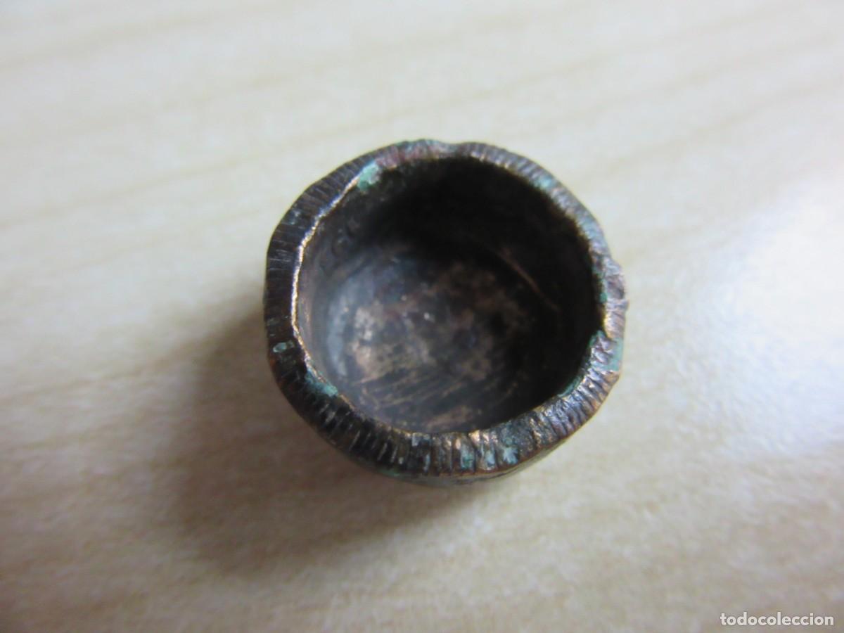 Antig&uuml;edades: Ponderal anidado Di&aacute;metro externo 1,7cm Peso 5,2 gr Posible S XVIII