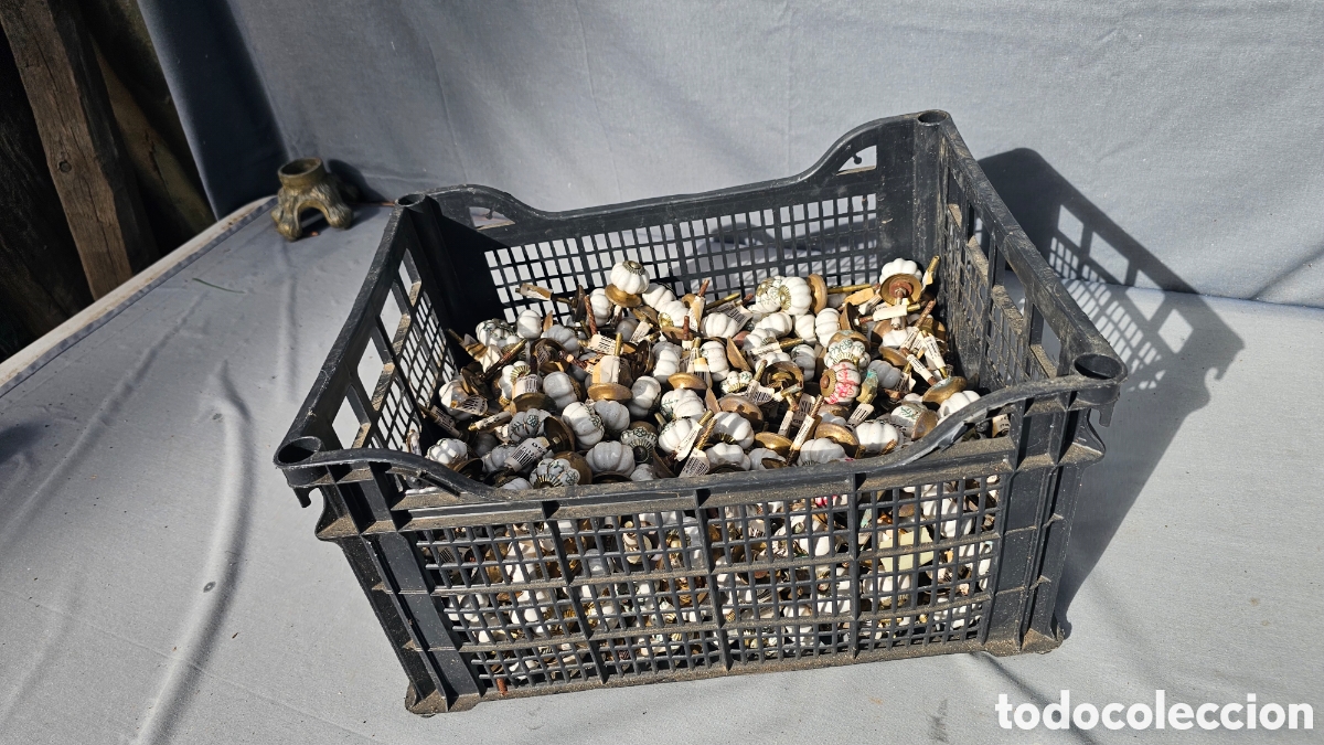 Antig&uuml;edades: 11 kilos de tiradores antiguos de porcelana