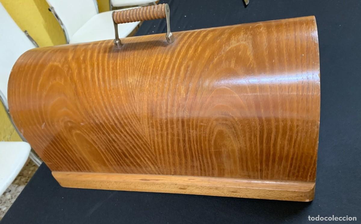 Antig&uuml;edades: Tapa de m&aacute;quina de coser SINGER - Foto 2