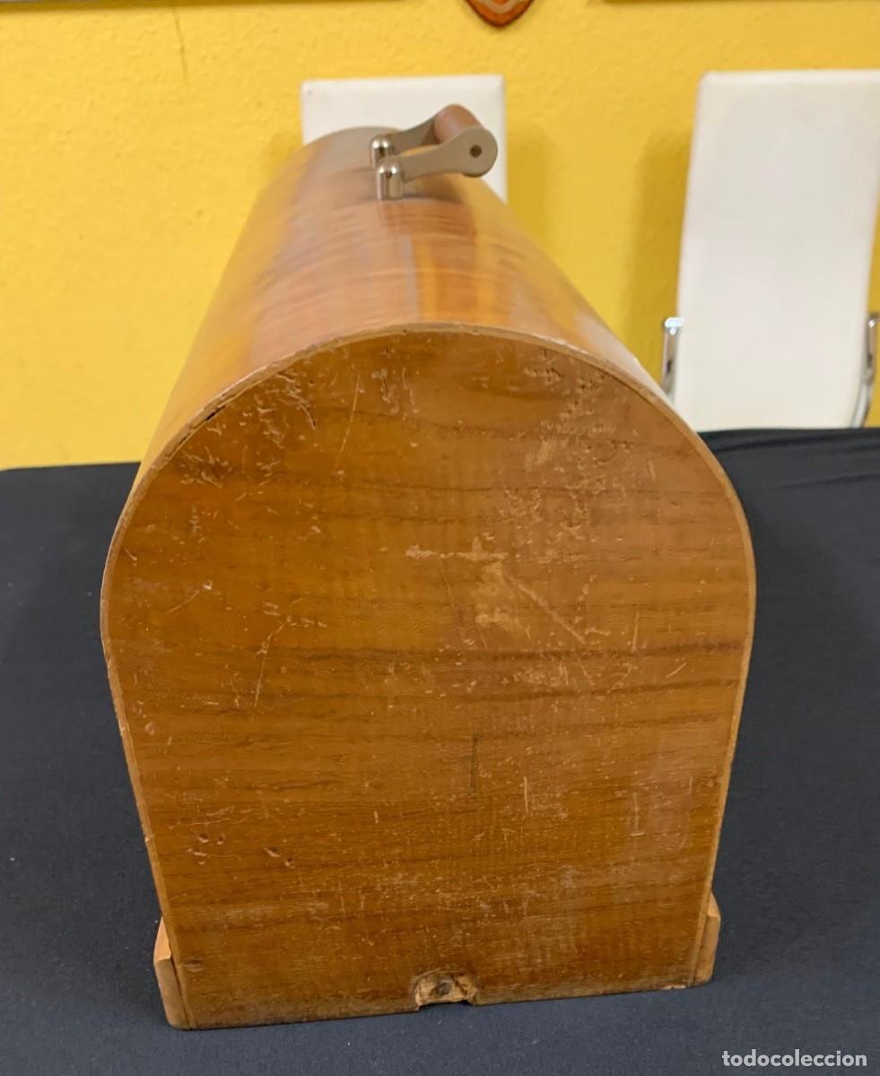 Antig&uuml;edades: Tapa de m&aacute;quina de coser SINGER - Foto 3