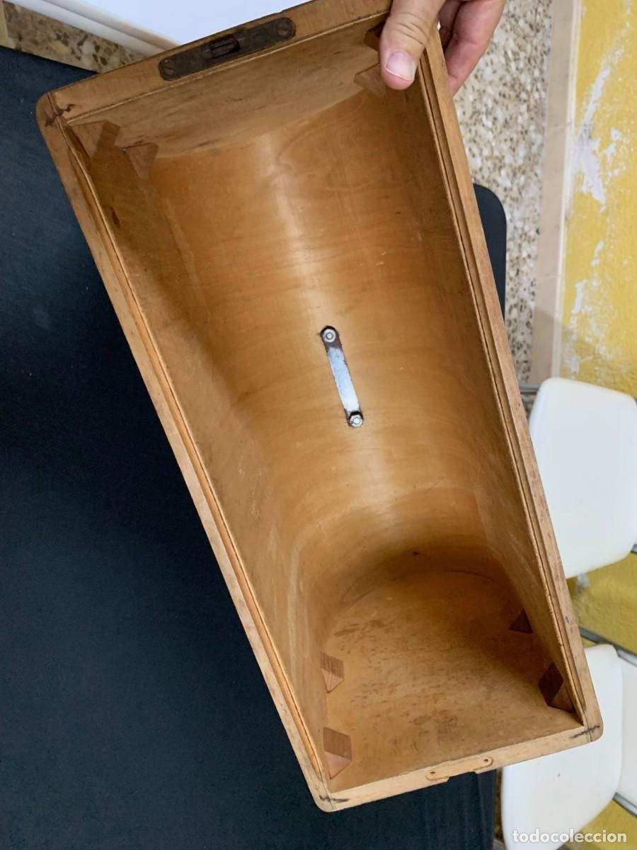 Antig&uuml;edades: Tapa de m&aacute;quina de coser SINGER - Foto 5